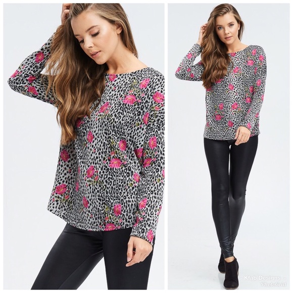 🛍LAST 3! Cheetah/Floral Back Twist Sweater! - Picture 3 of 4